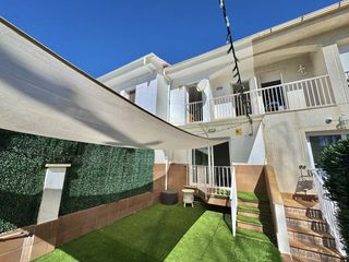 Etagenwohnung in Santa Susanna. Casa adosada en 1� linea santa susanna