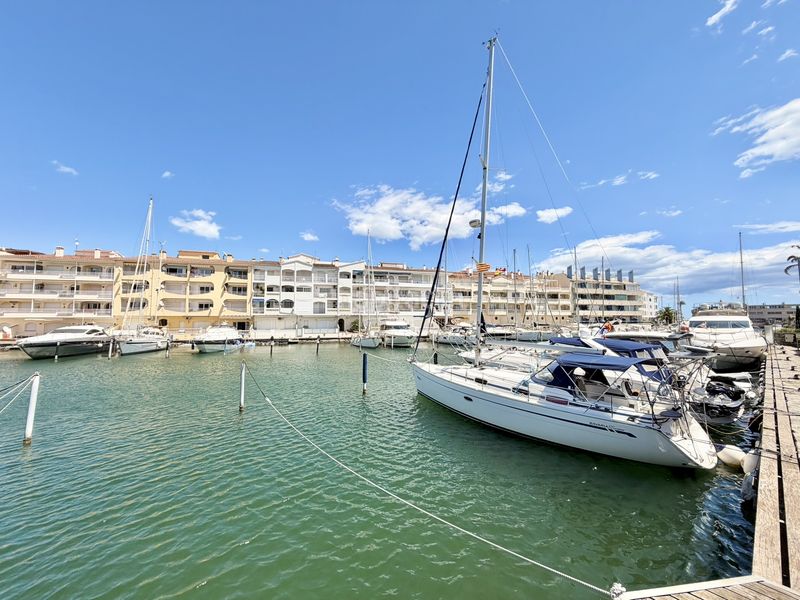 Foto dd9eb891-bdcf-4276-be61-0e451cc44702. Dúplex amb calefacció aparcament a Salins - Cavall de Mar Empuriabrava