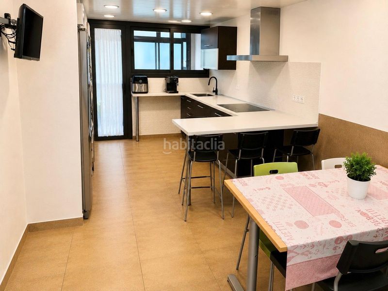 Foto 1def4d77-8785-4789-995e-731fa40fe685. Casa amb calefacció aparcament piscina a Centre Granollers