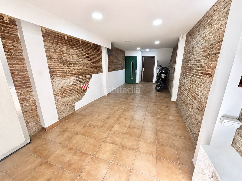 Foto c760e5d2-7949-47cc-aea6-d7e2c61a0a63. Casa amb calefacció aparcament piscina a Centre Granollers