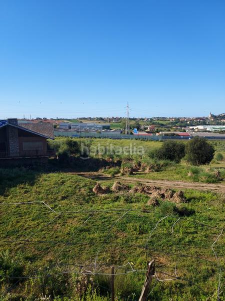 Foto b05947d4-a499-4865-a731-3ca9e6c7d017. Casa aparellada a calle la central 4 a Cacicedo Camargo