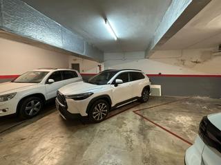 Parking coche  Carrer de bofarull. Parking para coche grande