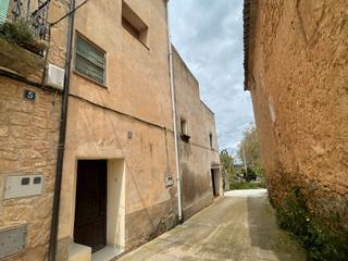 Casa  Plaça de sant miquel. En venda casa de poble cantonera  a la pobla de cérvoles – les g