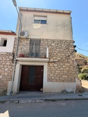 Haus  Carrer de la font. Casa de poble en venda a castelldans