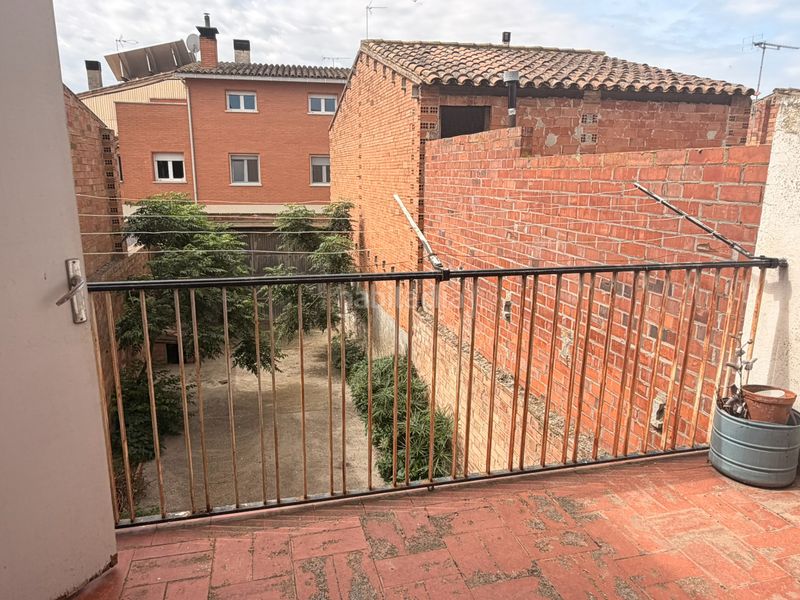 Foto e29cbfa5-1f68-4046-b193-eea1ee506916. Casa amb xemeneia calefacció aparcament a Bellvís