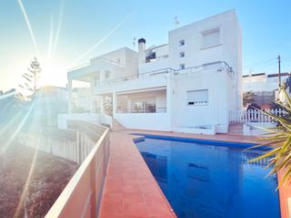 Chalet in Ampolla (L´). Dos casas juntas con vistas del mar increíbles y con una licenci