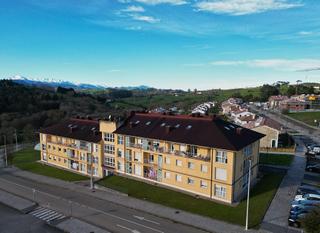 Dplex  Calle picos de europa. Amplio y luminoso duplex en comillas.