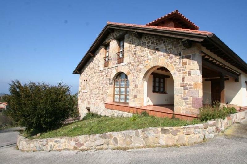 Foto d422f187-792a-4735-9959-ad2c38029797. Masía casona independiente con terreno en cobreces en Alfoz de Lloredo