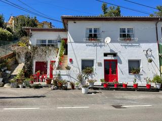 Casa a Alfoz de Lloredo. Vivienda y local para rehabilitar en cóbreces