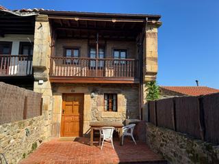 Casa a Comillas. Casa rehabilitada con terraza y jardín en ruiseñada