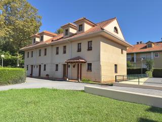 Chalet  Doctors verdeja y meneses 6. Chalet pareado con jardin en comillas