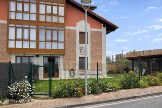 Pis  Hayuela 3. Apartamento con amplio jardin y bonitas vistas en la hyuela  udi