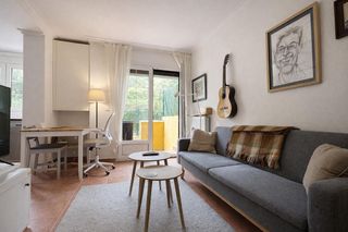 Apartament  Casasola 1011. Bajo con jardin privado a un paso de comillas.