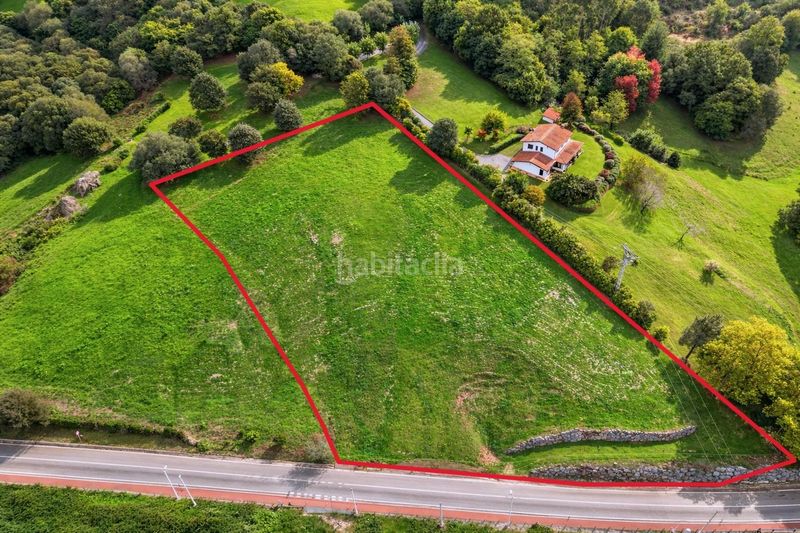 Foto b4ac94df-abd8-4b1c-a69a-794b93b220cf. Finca rústica a barrio ruiseñada a Comillas