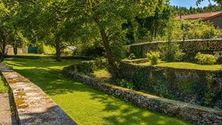 Casa in Alfoz de Lloredo. Casa independiente con fantastico jardín en novales