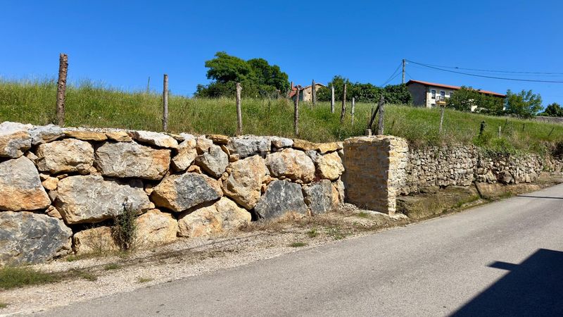 Foto e6b49864-ac9f-4a1b-966b-43bbbe971495. Terreno residenziale in fresnedo 17 in Alfoz de Lloredo
