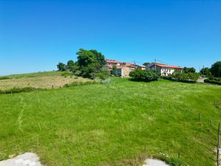 Terreno residencial  Fresnedo 17. Parcela edificable en fresnedo  finca 1 de 3  división horizonta
