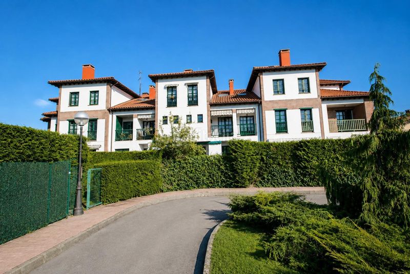 Foto 8a175e37-1f86-4c48-aebc-73c427818605. Duplex with parking in Comillas