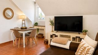 Etagenwohnung in Ruiloba. Bonito y luminoso piso atico junto a comillas