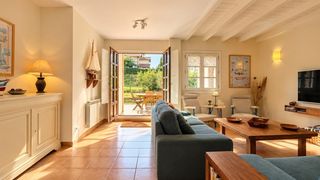 Chalet en Piedra de los diez pies 1. Chalet con jardin y garaje en comillas