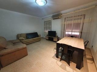 Pis a San Lorenzo. Piso alquilado de 4 habitaciones, dos baños, salon y cocina inde