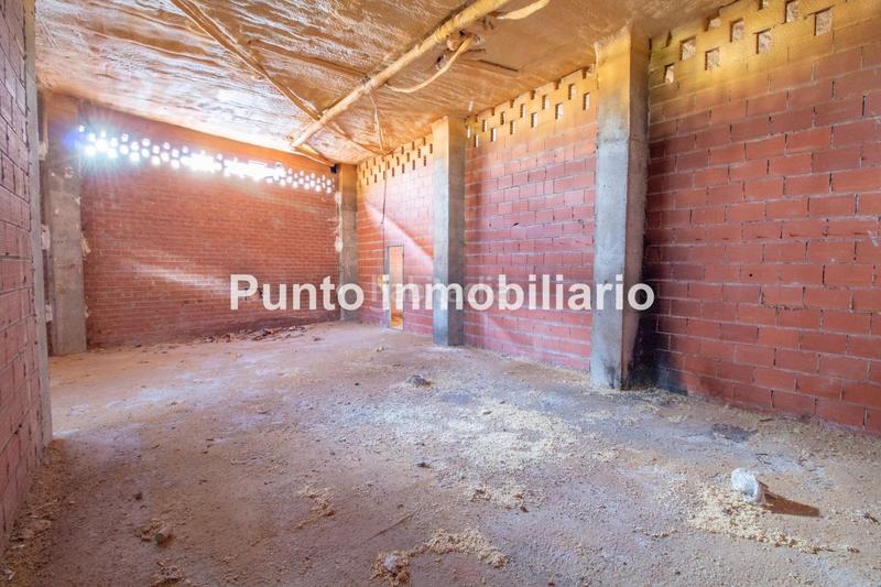 Foto 392512b4-cbd8-4c8e-8487-2ab06950d2c3. Local comercial Parquesol-local en bruto, muy buena ubicación en esquina, todo exterior. todo fachada excelente inversión!!!! en Valladolid