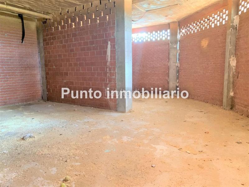 Foto 49c2bcd0-7f47-4e32-8adf-627f8f3d2523. Local comercial Parquesol-local en bruto, muy buena ubicación en esquina, todo exterior. todo fachada excelente inversión!!!! en Valladolid