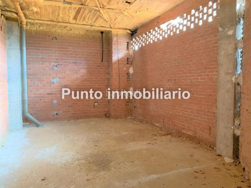 Foto 5c3f0f20-e361-40ce-9ccf-8707ade98838. Local comercial Parquesol-local en bruto, muy buena ubicación en esquina, todo exterior. todo fachada excelente inversión!!!! en Valladolid