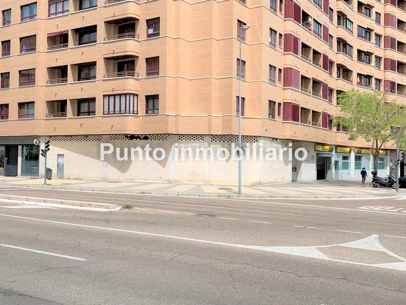 Foto 86c9b14f-be7d-44d9-bf48-11a6cabed540. Local comercial Parquesol-local en bruto, muy buena ubicación en esquina, todo exterior. todo fachada excelente inversión!!!! en Valladolid