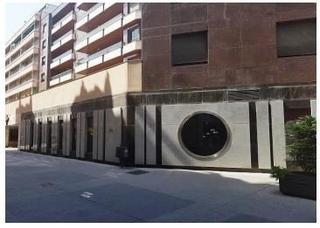Local commercial à Calle menéndez pelayo 4. Centro zona prime: excelente local en  venta o alquiler de 1.103