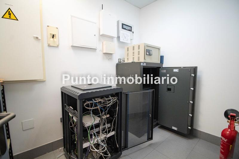 Foto df022452-7849-4d39-9848-36ecba43b792. Affitto locale commerciale in plaza de san miguel 4 in Valladolid