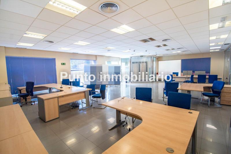 Foto 1ea20e1b-b6fe-48ae-8df6-70f843fd0e49. Location local commercial dans plaza de san miguel 4 dans Valladolid