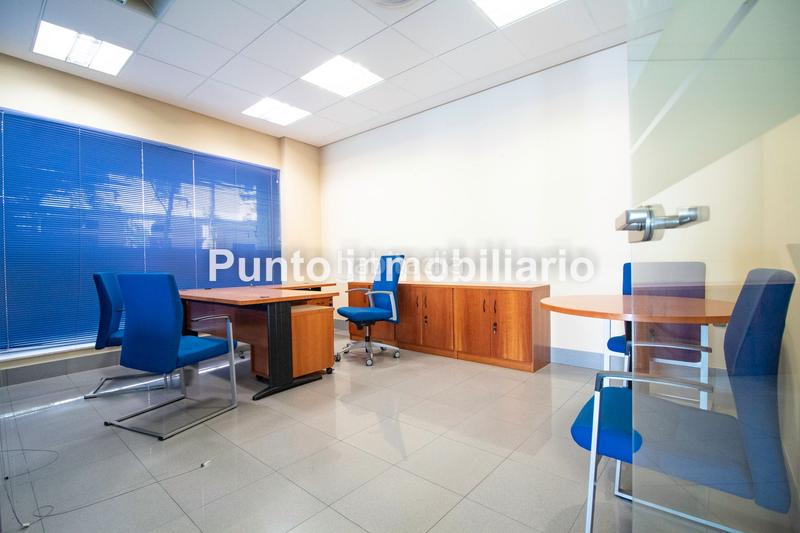 Foto 484fa79a-c31a-410b-8665-fc9d85ea6257. Location local commercial dans plaza de san miguel 4 dans Valladolid