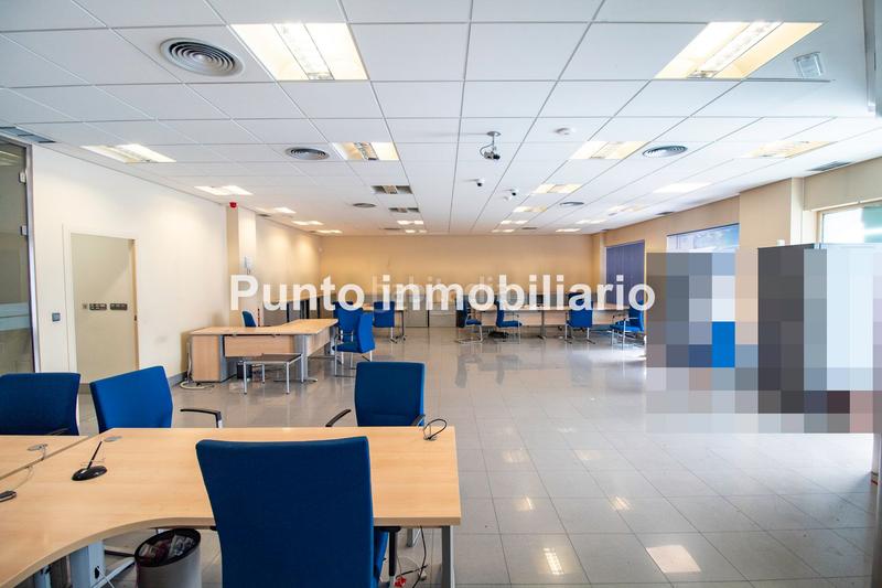 Foto f0a02415-586c-4733-9fe5-6054f59b2c2e. Location local commercial dans plaza de san miguel 4 dans Valladolid