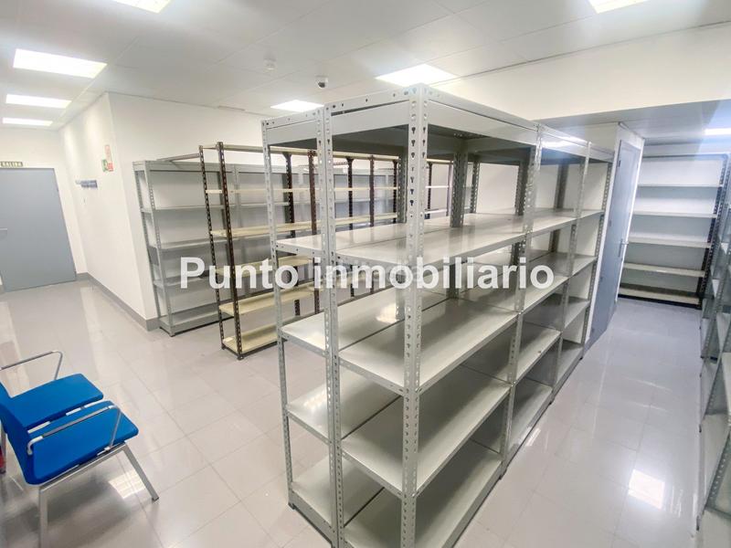 Foto 70be2912-e697-40cd-9236-8668f149f525. Rent business premise in plaza de san miguel 4 in Valladolid