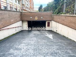Aparcament cotxe a Calle de hernando de acuña 30