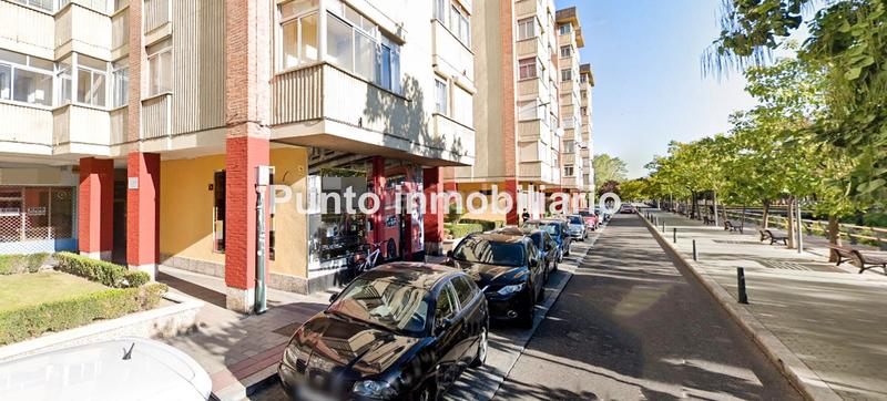 Foto 1ec2eae7-a02f-4882-acc3-6ec78380d06f. Location local commercial dans paseo del cauce 56 dans Valladolid