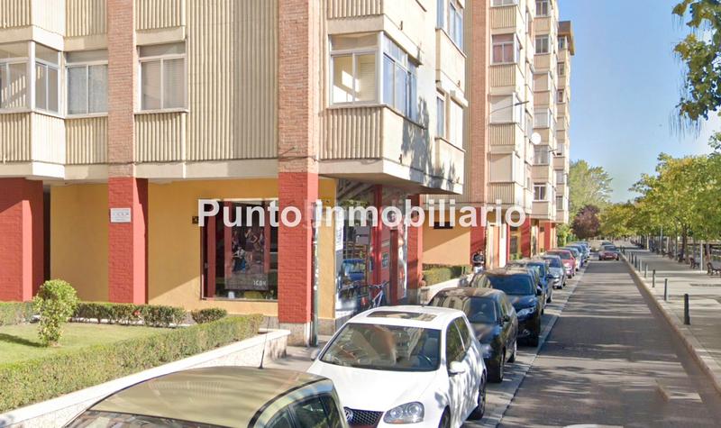 Foto 58d5aef4-dc27-4f55-8658-ae8b27d8ee59. Location local commercial dans paseo del cauce 56 dans Valladolid