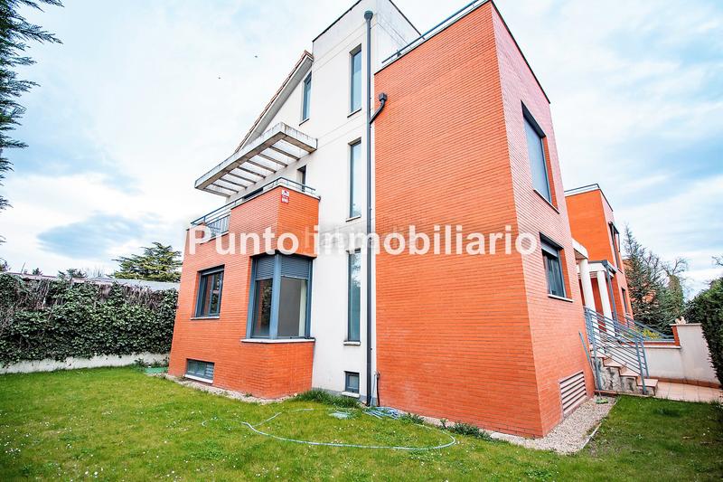 Foto 20aecaeb-181d-4388-b8cc-645ba233c00e. Xalet amb calefacció aparcament a La Victoria - Puente Jardín Valladolid