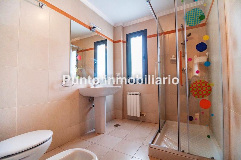 Foto 7b16dcaf-f9f7-4f7a-ad1d-10c710daf6a5. Xalet amb calefacció aparcament a La Victoria - Puente Jardín Valladolid