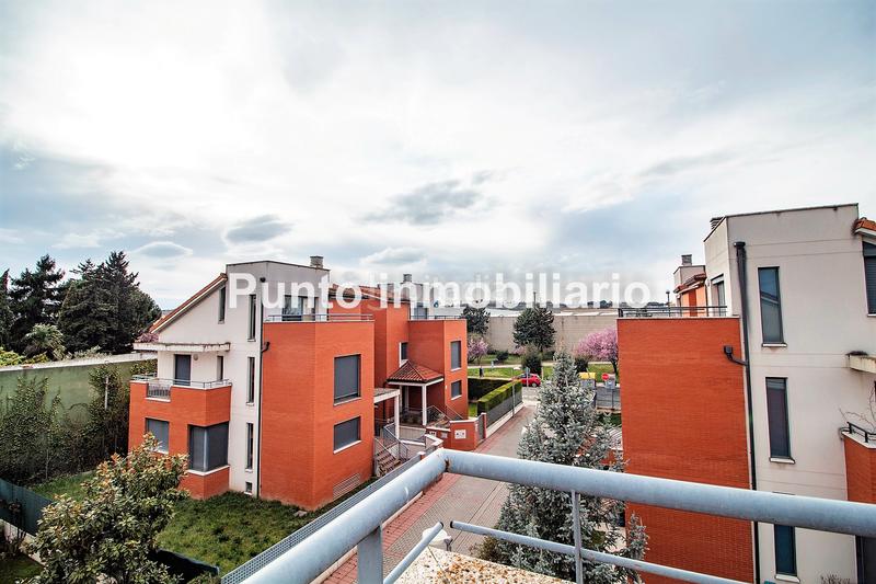 Foto 7cd1ee28-33e6-487b-9963-1ff9253b55a9. Xalet amb calefacció aparcament a La Victoria - Puente Jardín Valladolid