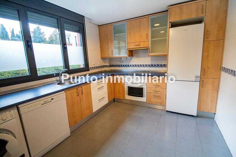 Foto 836c92ff-d02b-442b-8ef7-21ea7a620364. Xalet amb calefacció aparcament a La Victoria - Puente Jardín Valladolid