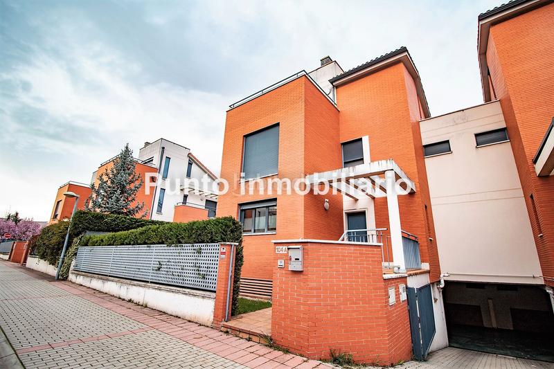 Foto c6615529-9da8-4cb4-9ba4-a6f3e116bb6b. Xalet amb calefacció aparcament a La Victoria - Puente Jardín Valladolid