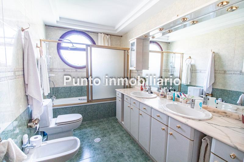 Foto 00497185-f0dc-4df3-85ee-c797e2840604. Casa aparellada amb xemeneia calefacció aparcament piscina a Valladolid