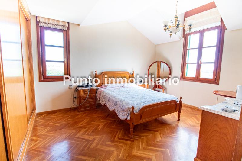 Foto 17a84a99-ee9d-402e-b9ec-7dbe7ea62c95. Casa aparellada amb xemeneia calefacció aparcament piscina a Valladolid