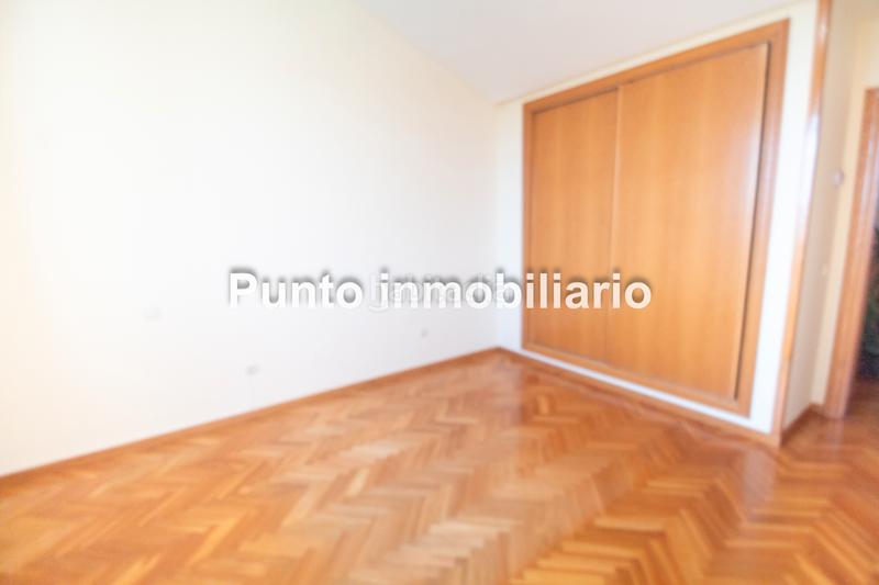 Foto 41537a3e-87b1-49b4-936a-3ea4a7d60c88. Casa aparellada amb xemeneia calefacció aparcament piscina a Valladolid