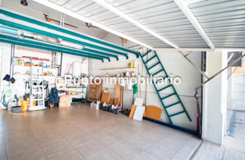 Foto 451fb1a0-6eea-448f-9b4c-19b9fb7ea14b. Casa aparellada amb xemeneia calefacció aparcament piscina a Valladolid