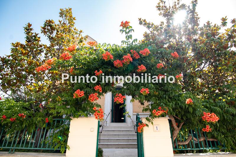 Foto 45f608b7-88c9-4337-a13d-220ff7780033. Casa aparellada amb xemeneia calefacció aparcament piscina a Valladolid