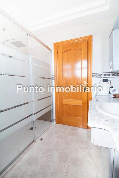 Foto 4d67def7-d168-46b6-81b1-082ea035ca87. Casa aparellada amb xemeneia calefacció aparcament piscina a Valladolid
