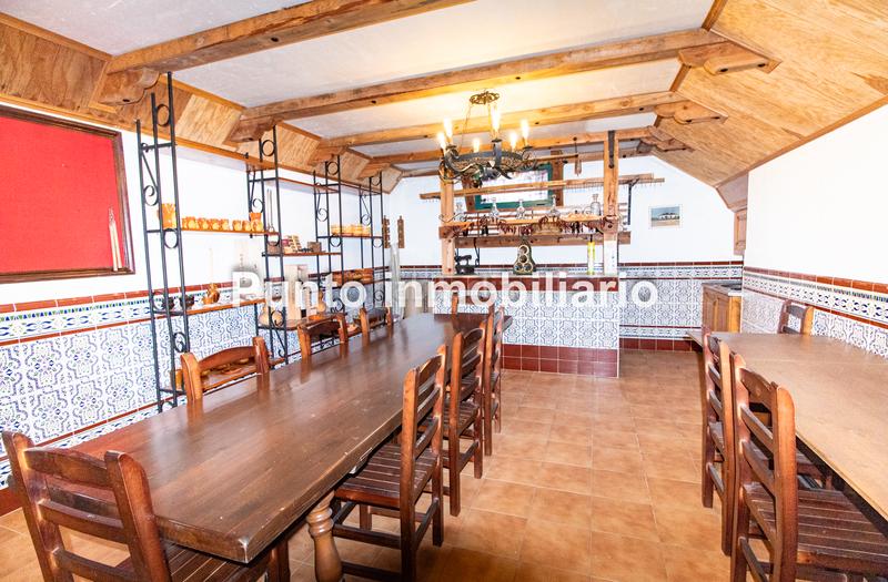 Foto 591c7a6d-0bbb-4524-9719-a252ad534f34. Casa aparellada amb xemeneia calefacció aparcament piscina a Valladolid
